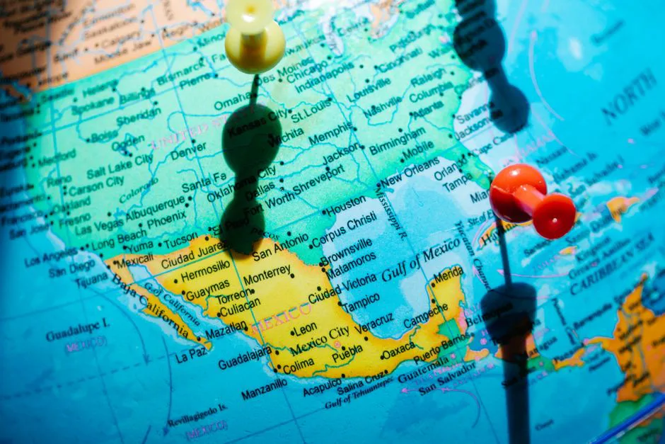 Cross border logistics map showing US to Mexico route